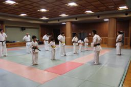 �V�ɐ^��É��x���i������