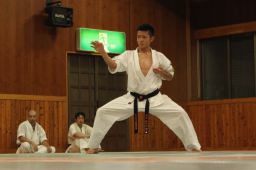 ��Α�C�@�V�ɐ^��É��x���i������