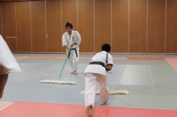 �V�ɐ^��É��x���i������