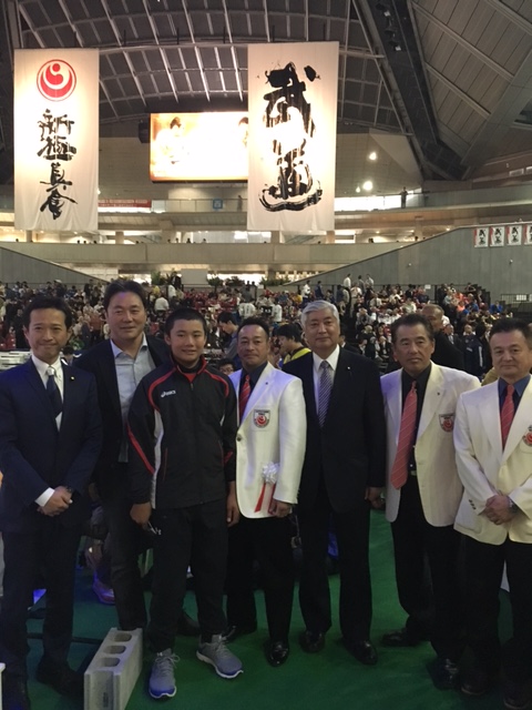 高野光二郎参議院議員、清宮監督、息子の福太郎君、緑代表、中谷防衛大臣、三好副代表と永島師範